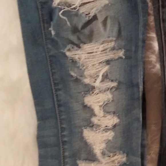 American Eagle Distressed Cropped Jeans Size 2 - Picture 7 of 7